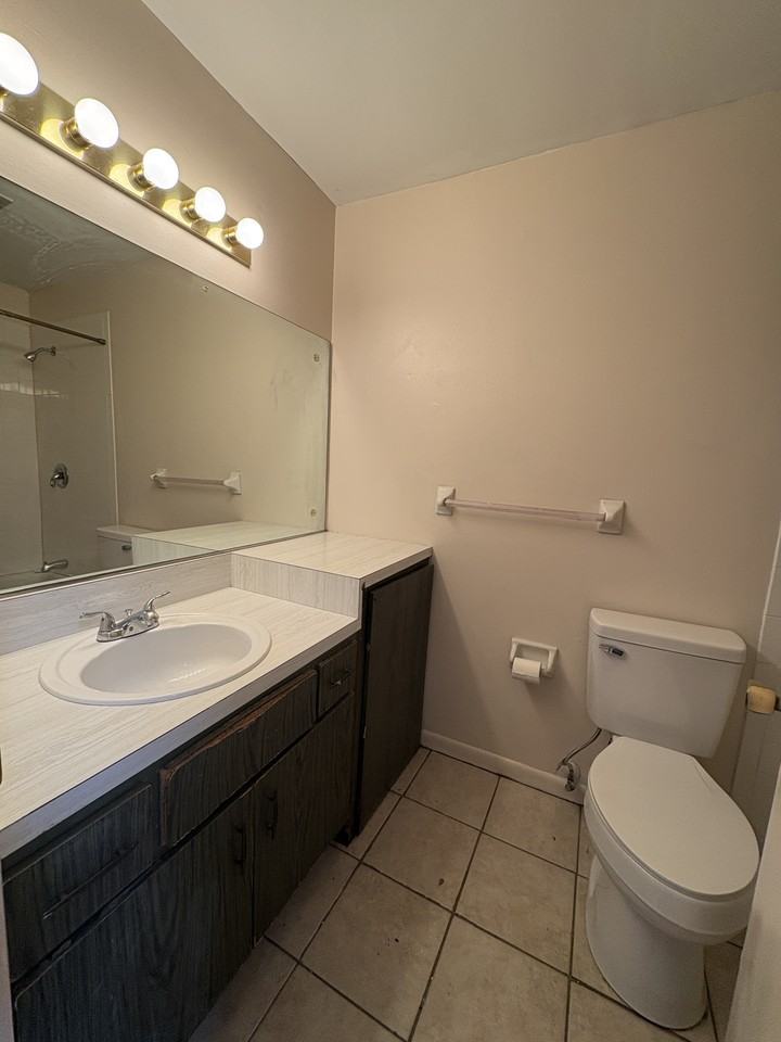 42 Vinway Court #1 - Photo 4 of 9