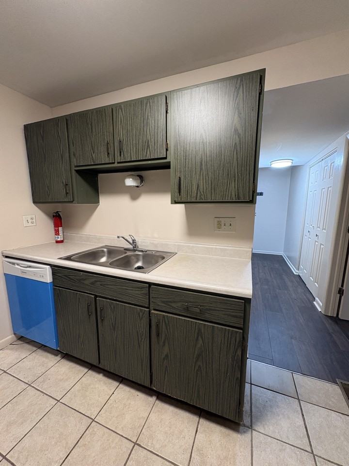 42 Vinway Court #1 - Photo 5 of 9