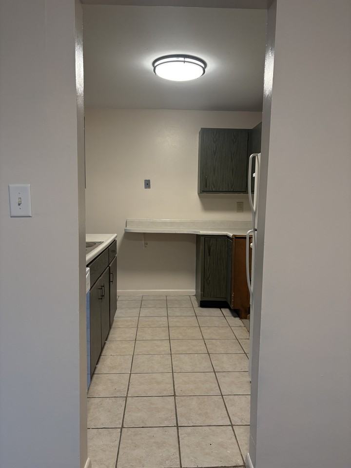 42 Vinway Court #1 - Photo 6 of 9