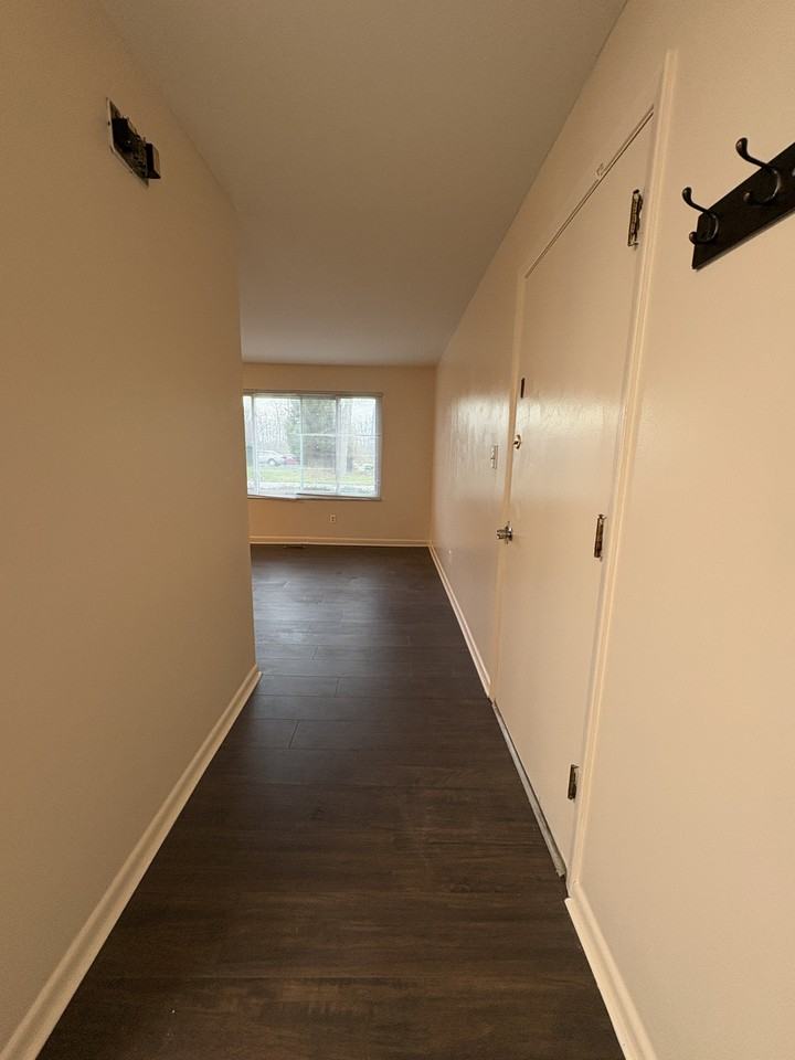 42 Vinway Court #1 - Photo 7 of 9