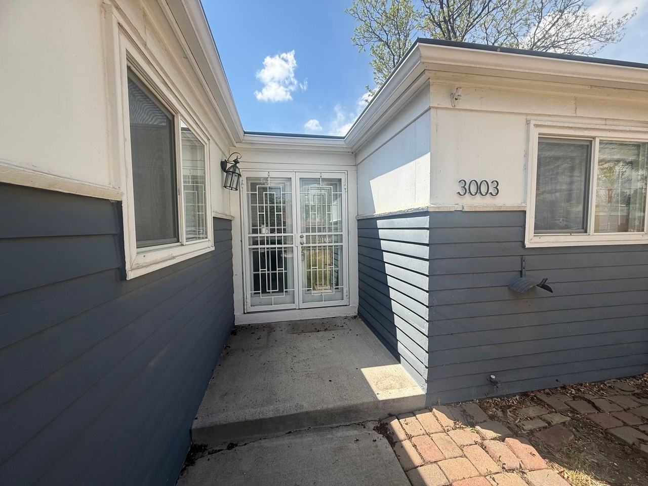 3003 S Fox St - Photo 5 of 19