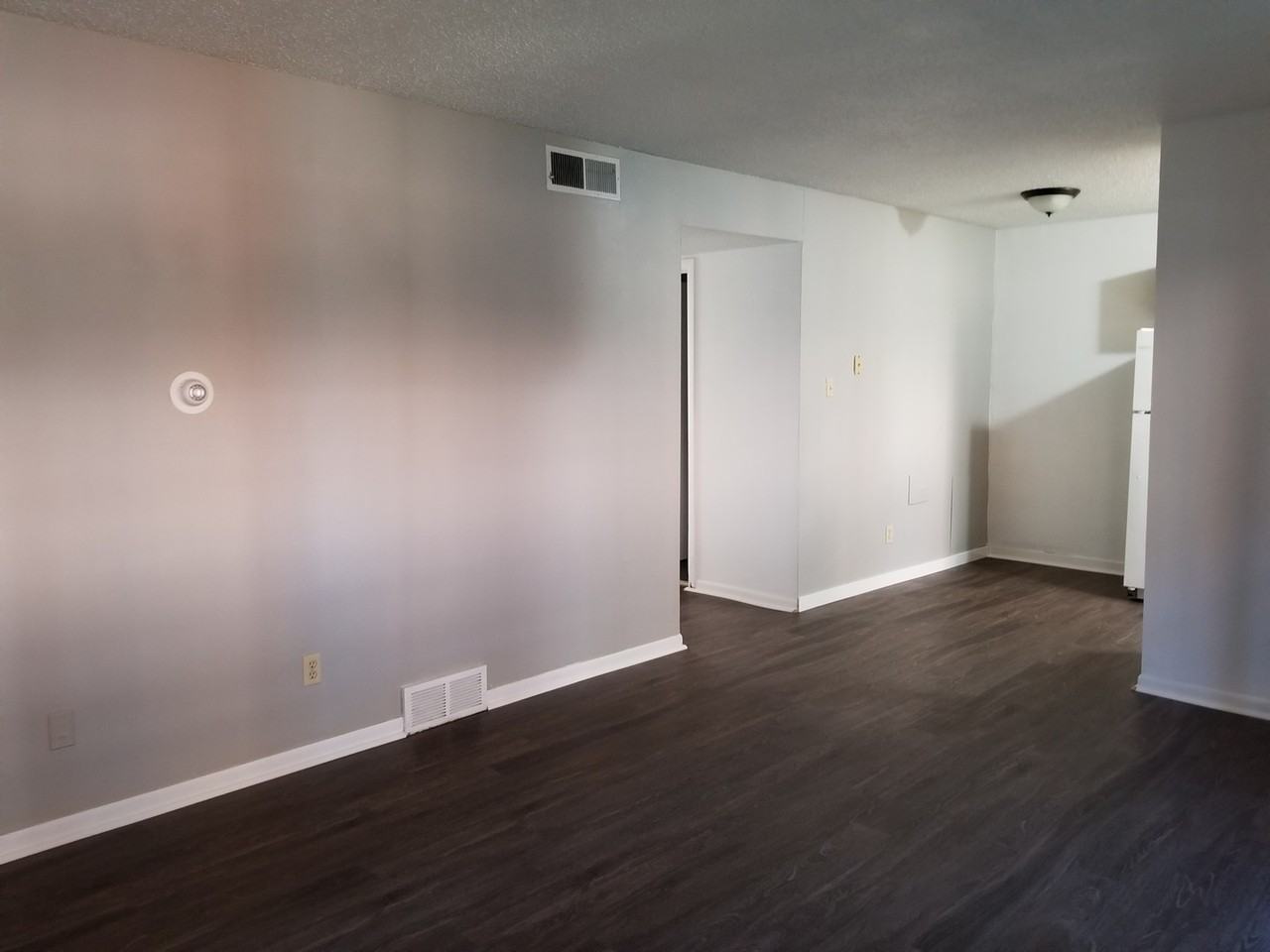 Knollridge Garden Apartments - Photo 6 of 9