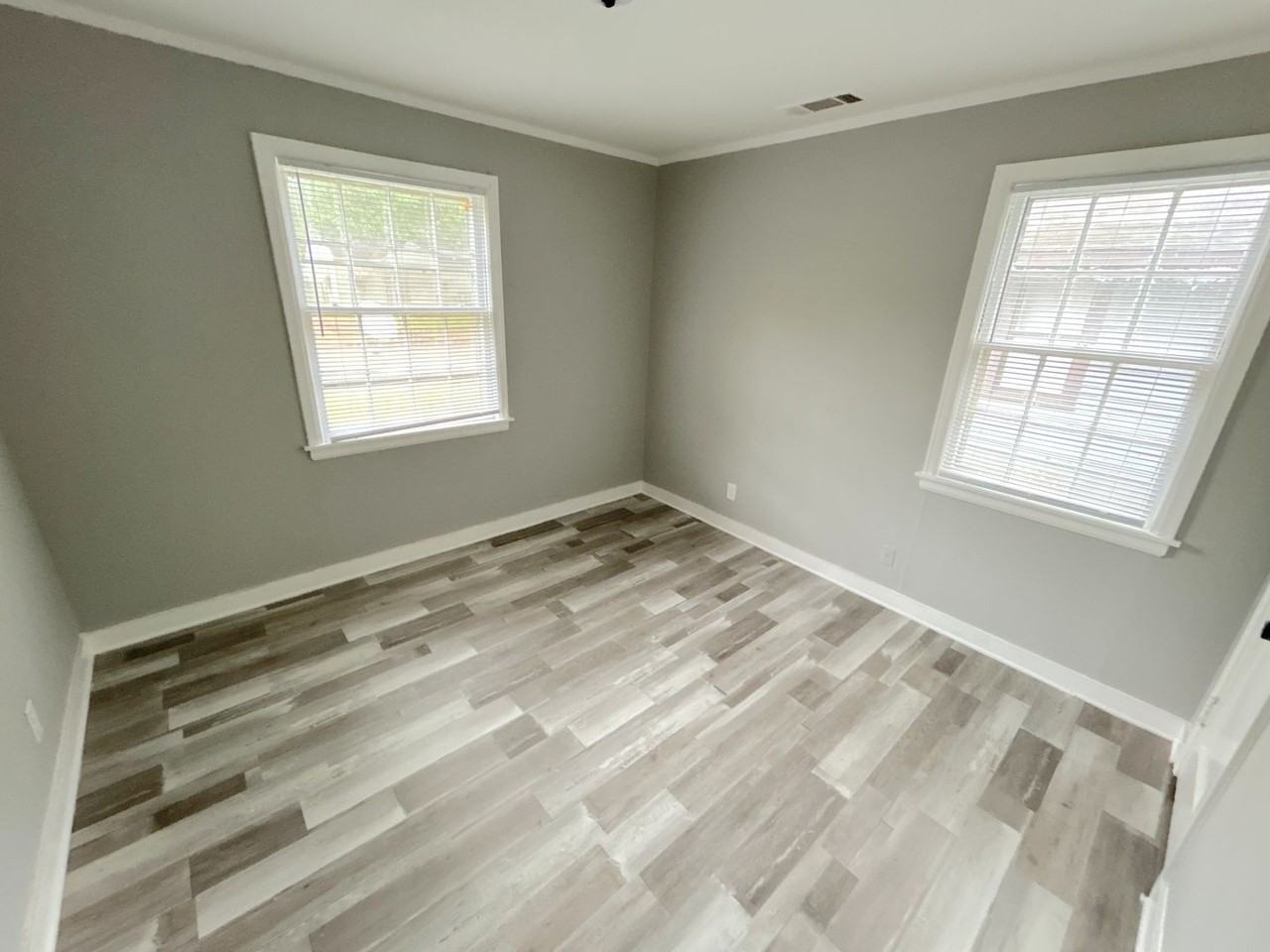 3585 Mayfair Ave - Photo 4 of 11