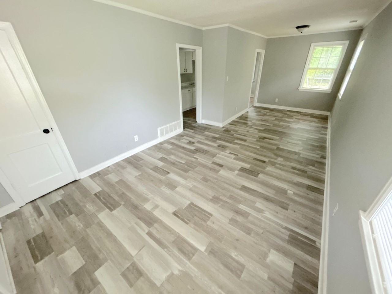 3585 Mayfair Ave - Photo 6 of 11