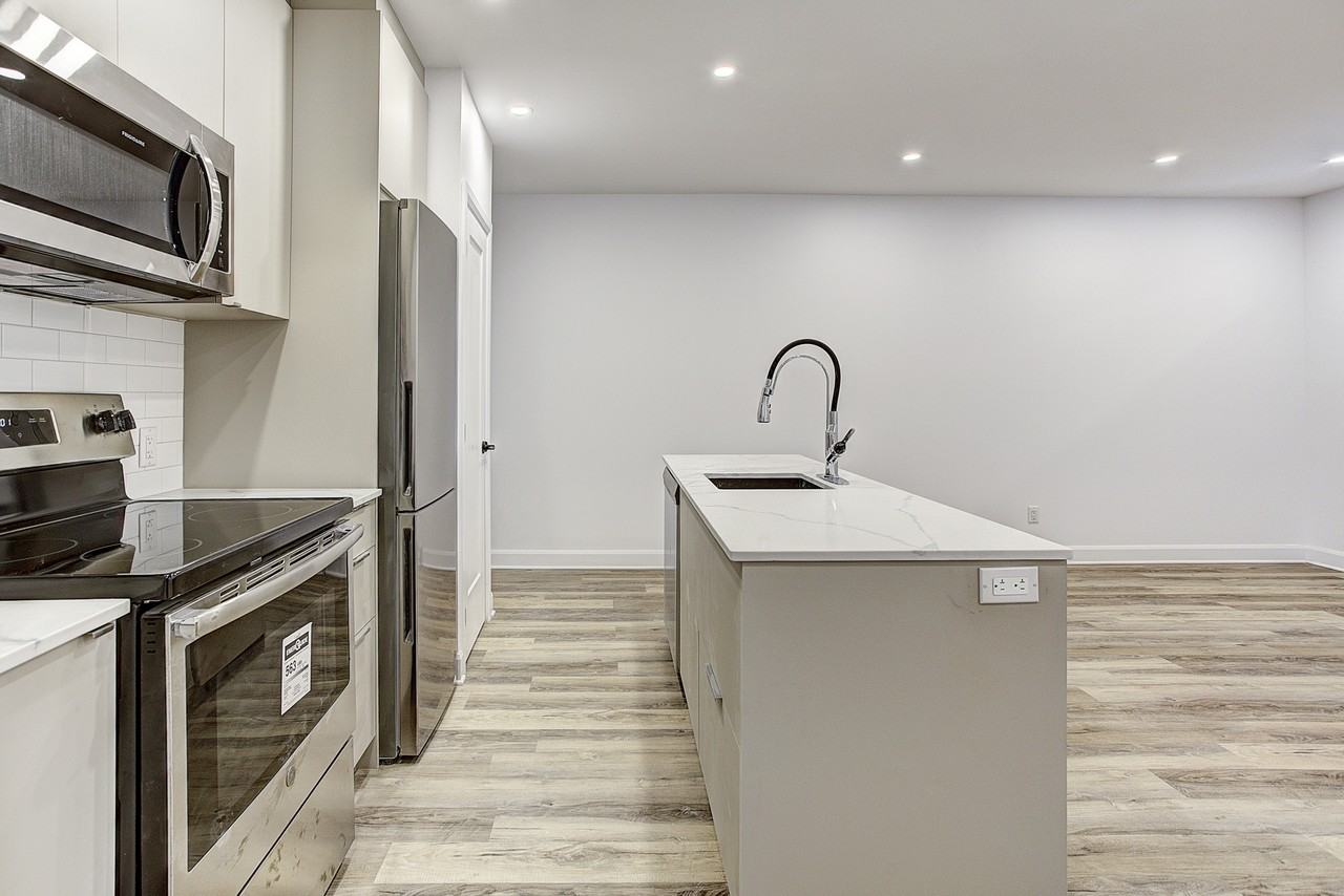 2376 Rue Chapleau - Photo 2 of 20
