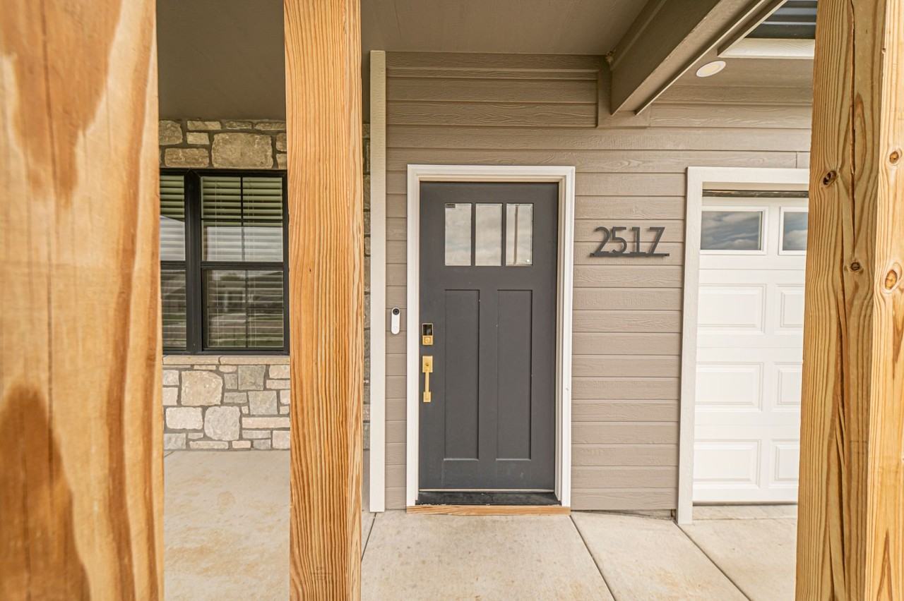2517 Wren Ln - Photo 2 of 41