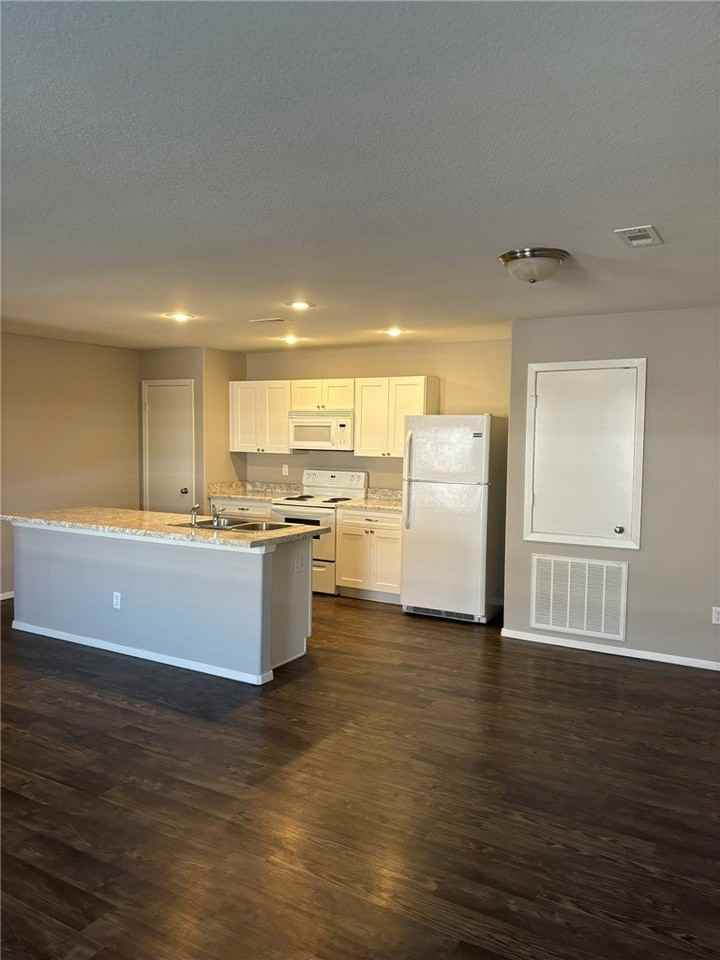 227 E Anabranch Ct - Photo 3 of 13