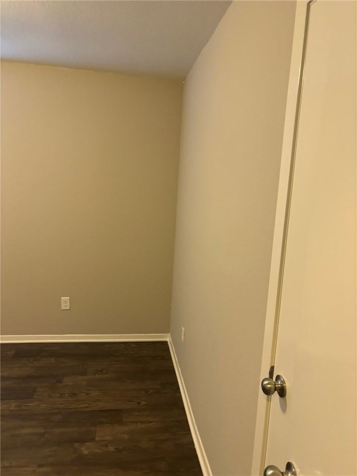 227 E Anabranch Ct - Photo 5 of 13