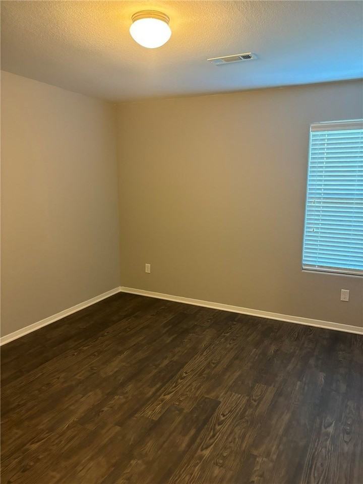 227 E Anabranch Ct - Photo 7 of 13