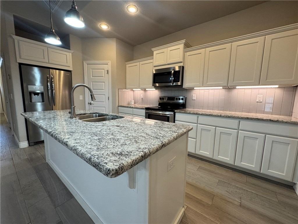 1800 Sw Riverstone Rd - Photo 7 of 29