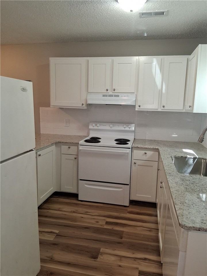502 N Betty Jo Dr - Photo 5 of 9