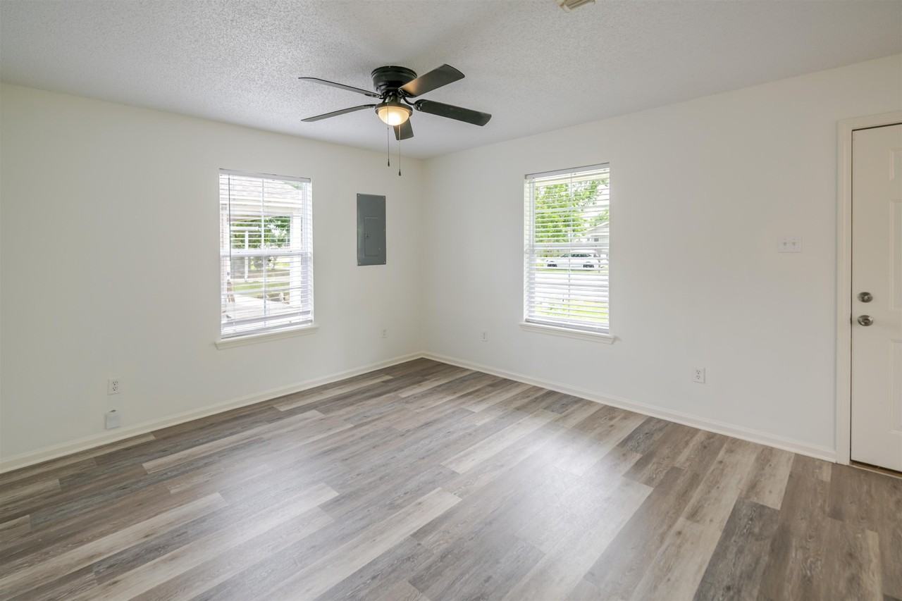 261 Bon Jovi Blvd - Photo 2 of 14