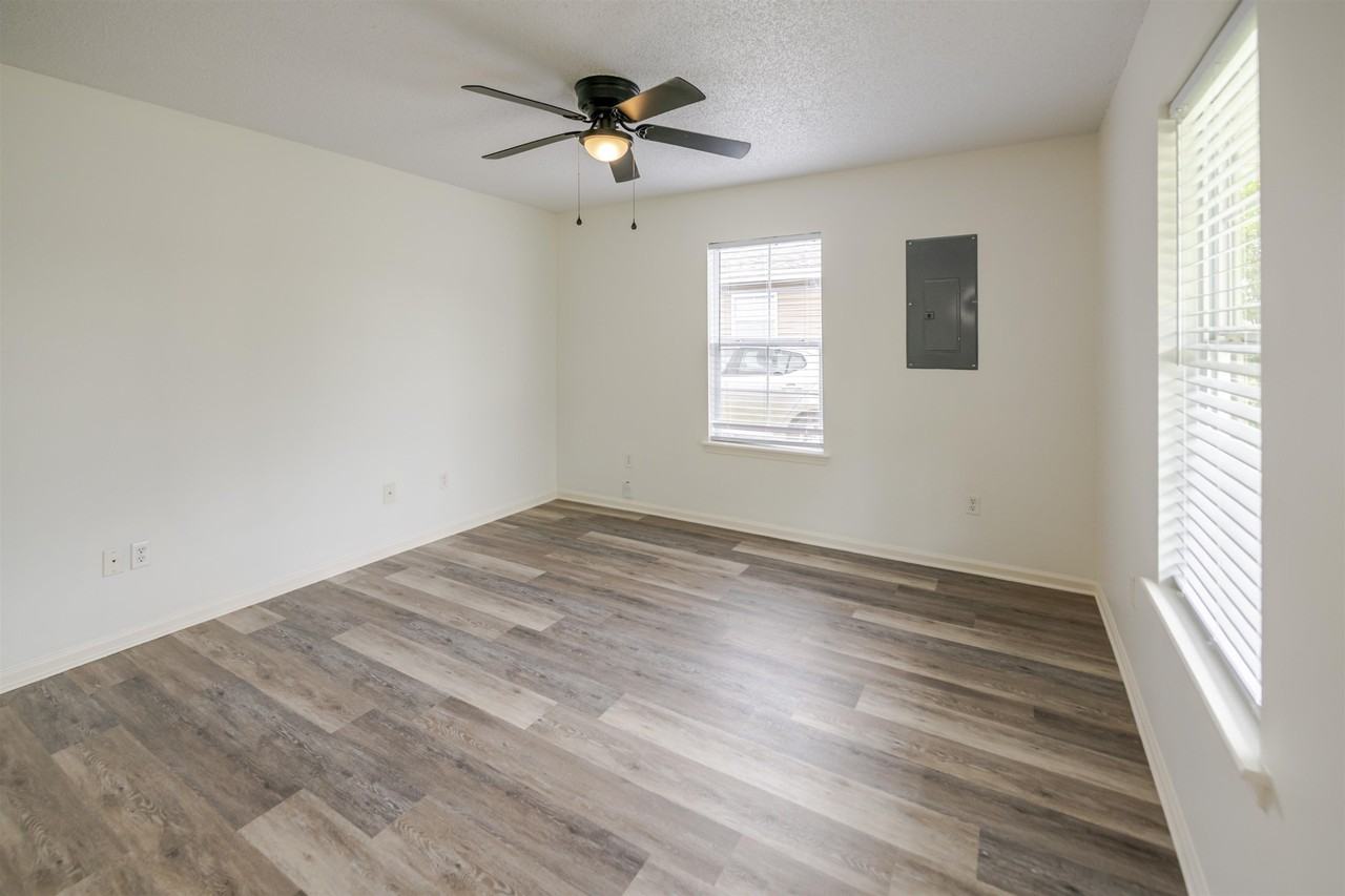 261 Bon Jovi Blvd - Photo 3 of 14