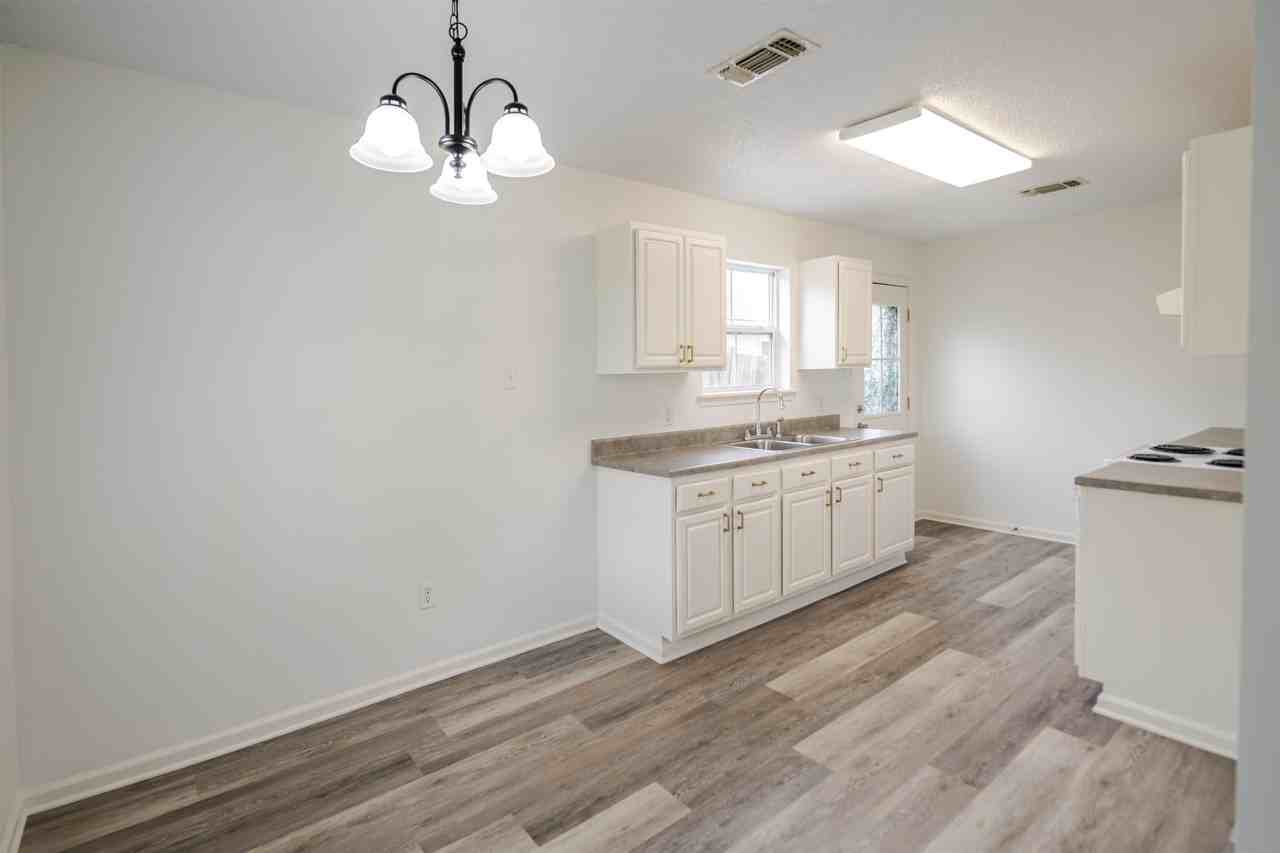 261 Bon Jovi Blvd - Photo 4 of 14