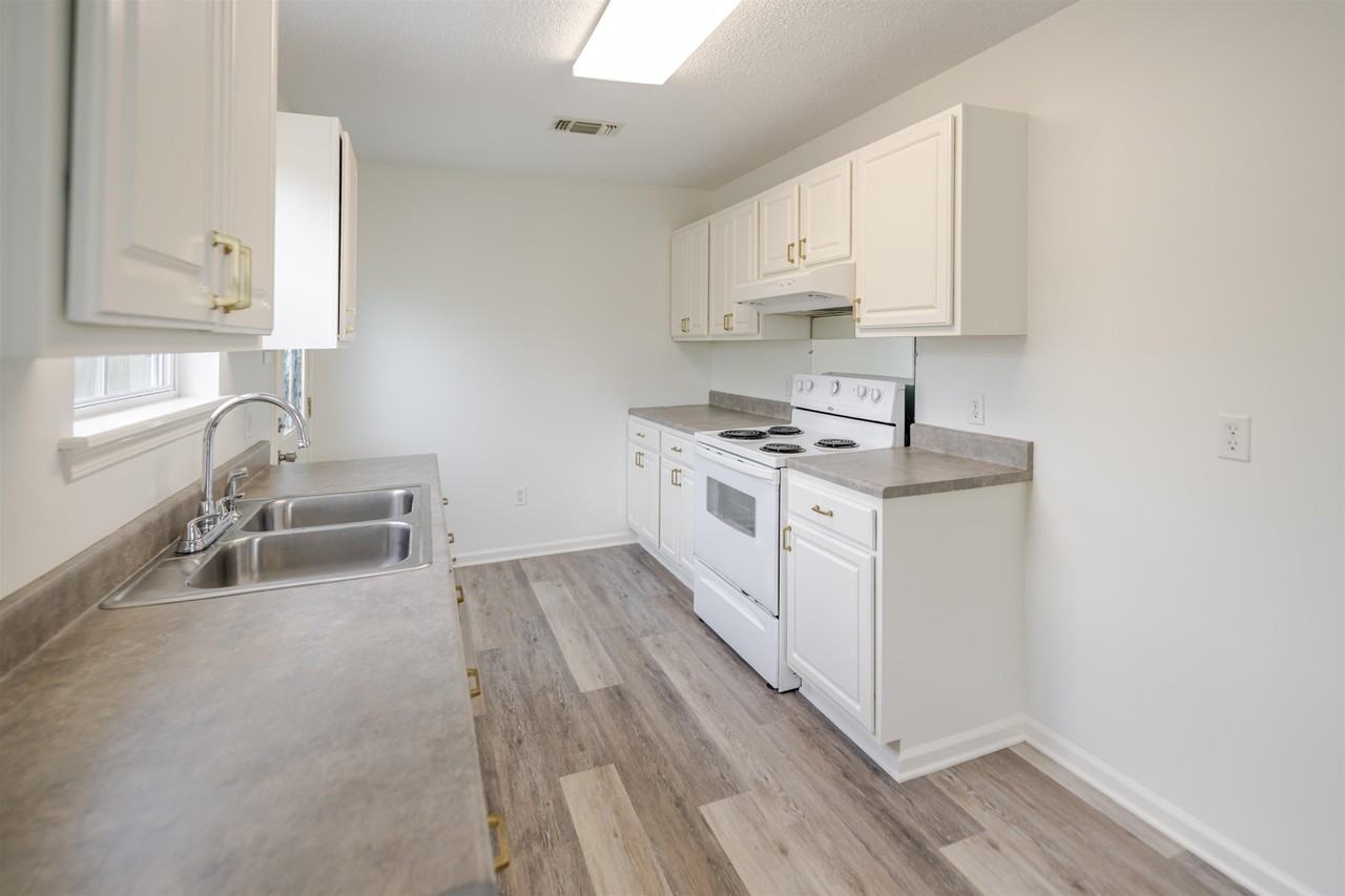 261 Bon Jovi Blvd - Photo 5 of 14