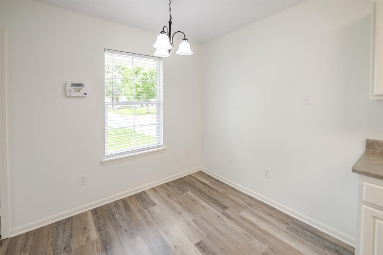 261 Bon Jovi Blvd - Photo 6 of 14