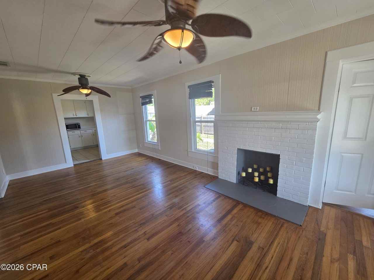 1525 Oak Ave - Photo 3 of 21