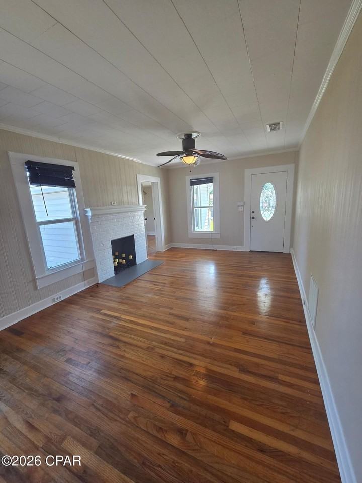 1525 Oak Ave - Photo 4 of 21