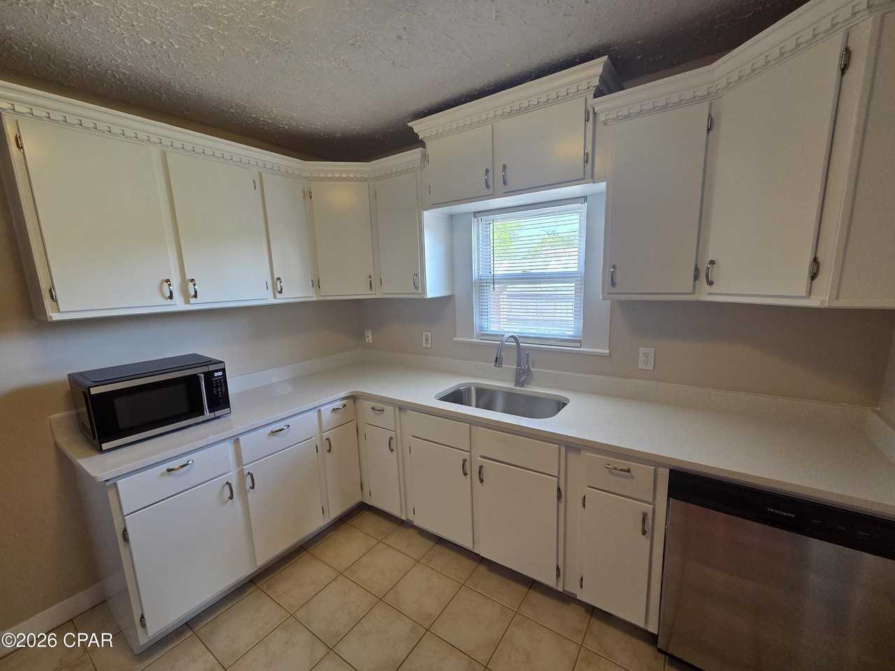 1525 Oak Ave - Photo 5 of 21