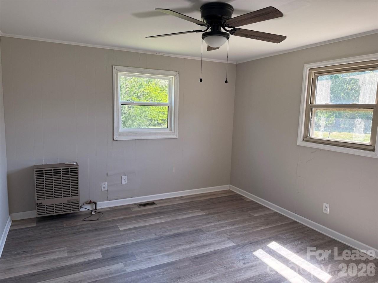 742 Central Dr Nw - Photo 2 of 10