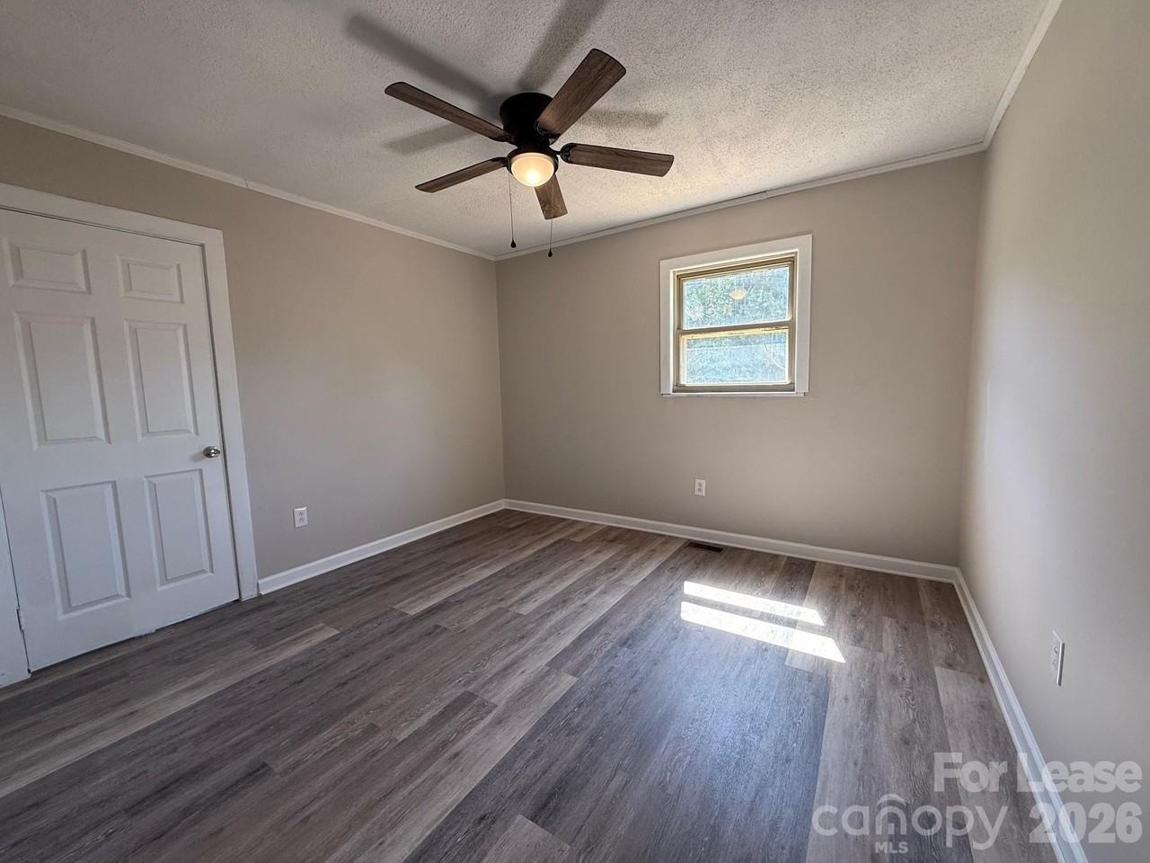 742 Central Dr Nw - Photo 3 of 10