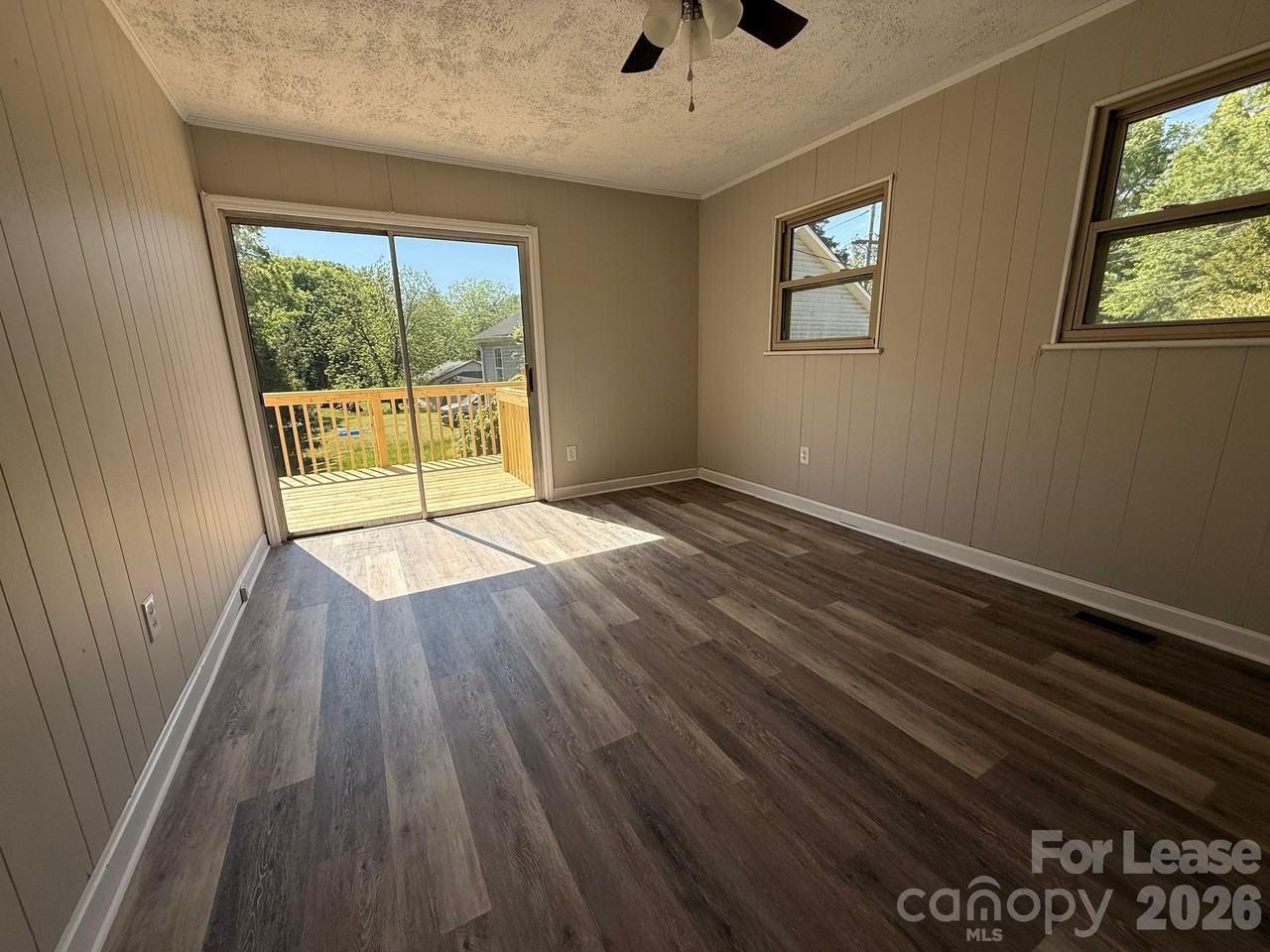 742 Central Dr Nw - Photo 4 of 10