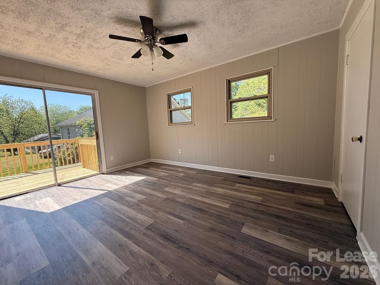 742 Central Dr Nw - Photo 5 of 10