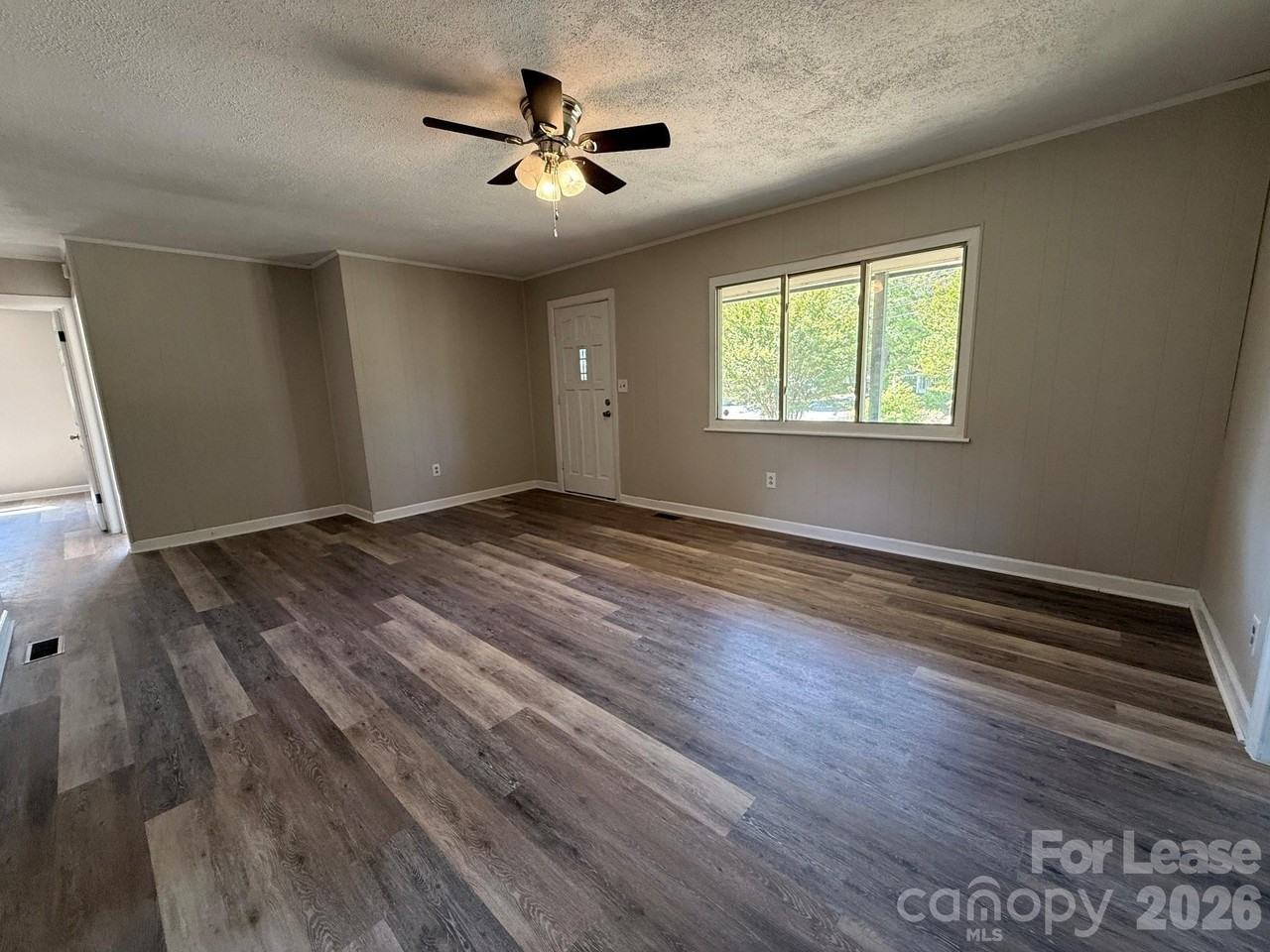 742 Central Dr Nw - Photo 7 of 10
