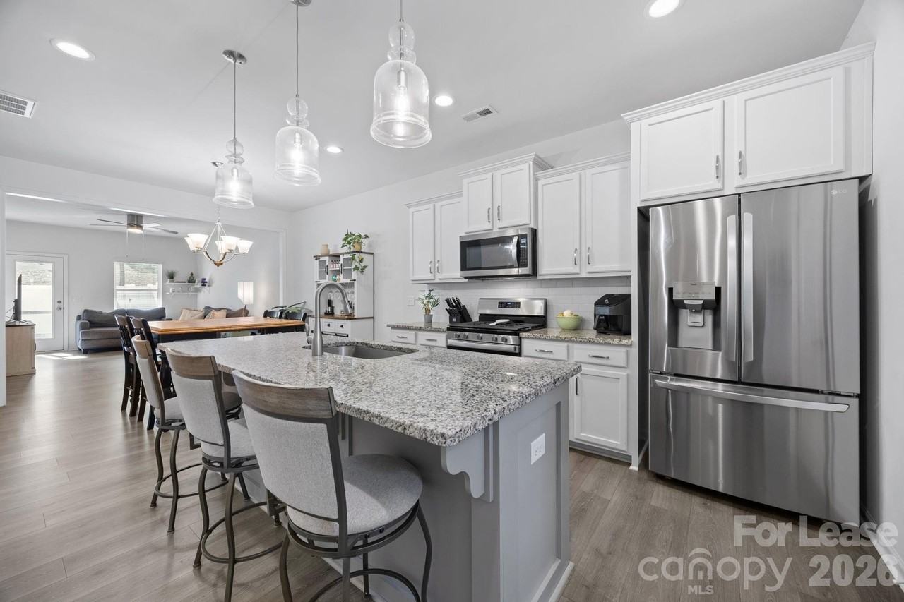 7471 Hartsfield Dr - Photo 2 of 15