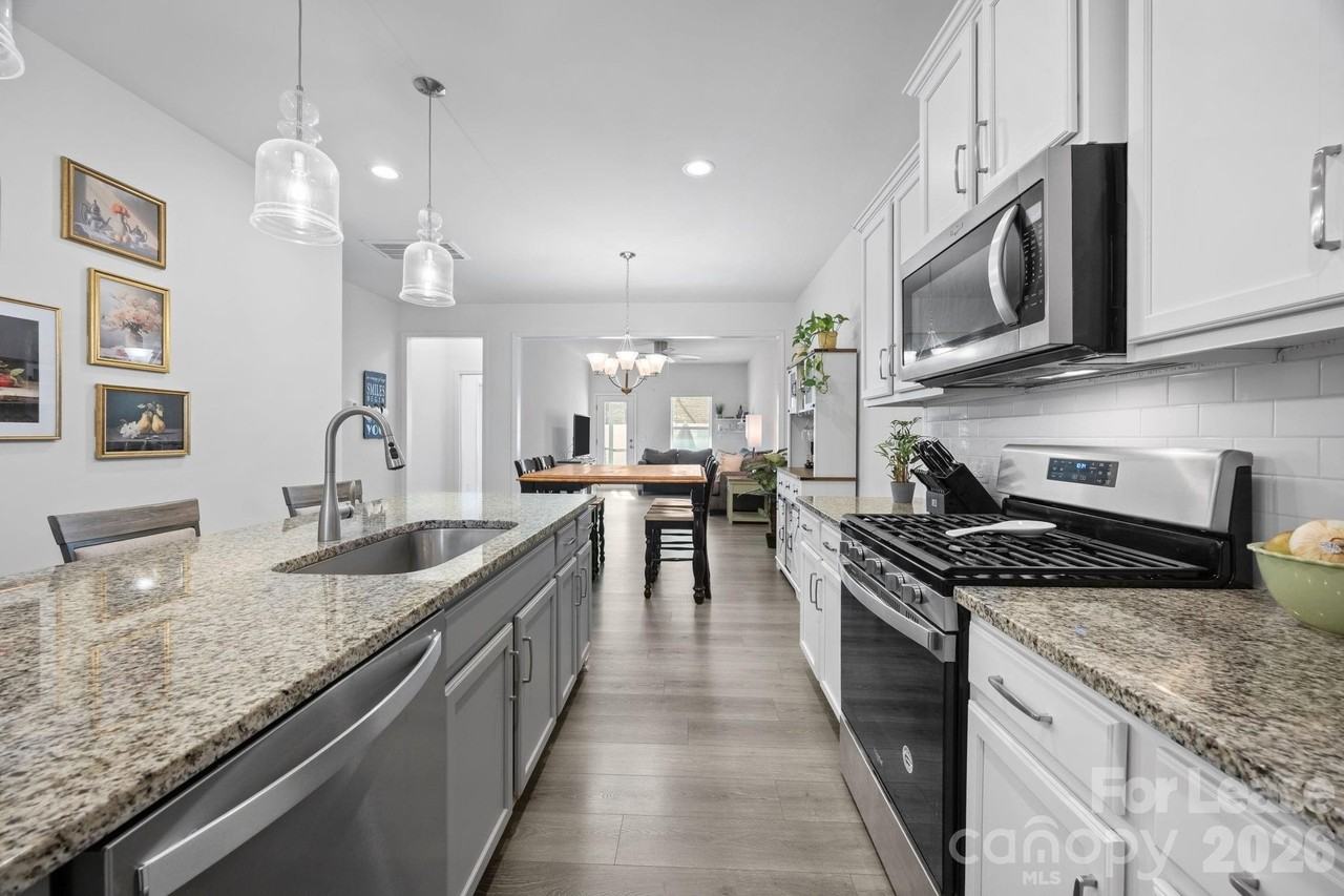 7471 Hartsfield Dr - Photo 3 of 15