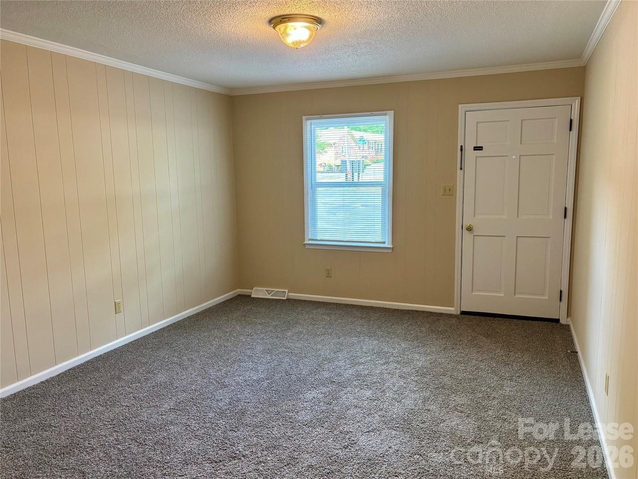 1388 Roundtree Ln #121 - Photo 3 of 7