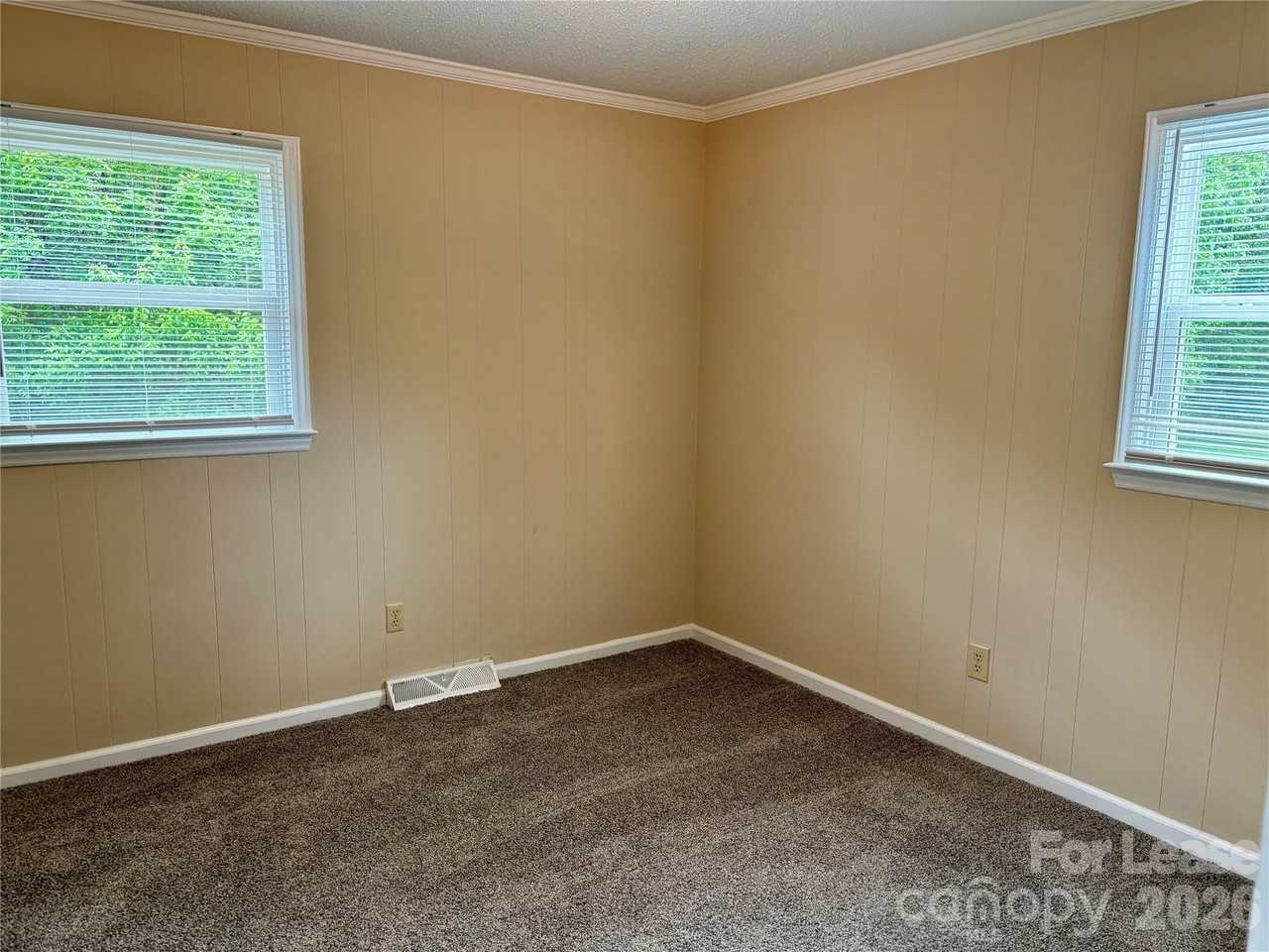 1388 Roundtree Ln #121 - Photo 5 of 7