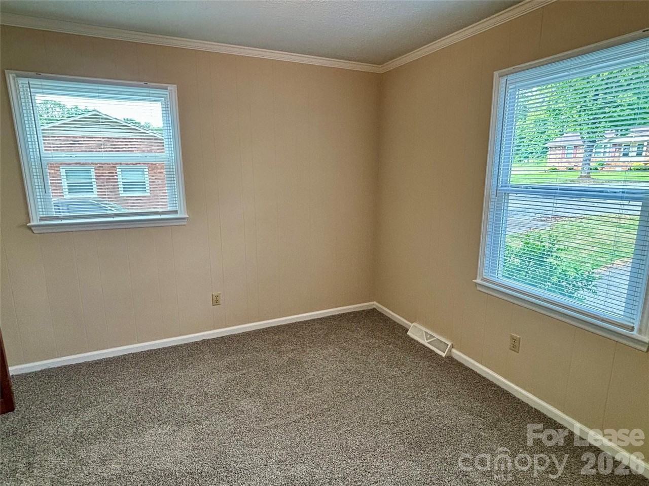 1388 Roundtree Ln #121 - Photo 6 of 7