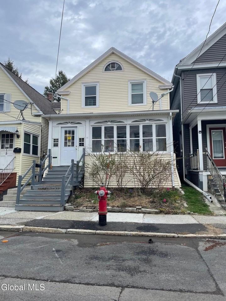 13 W Van Vechten St #2