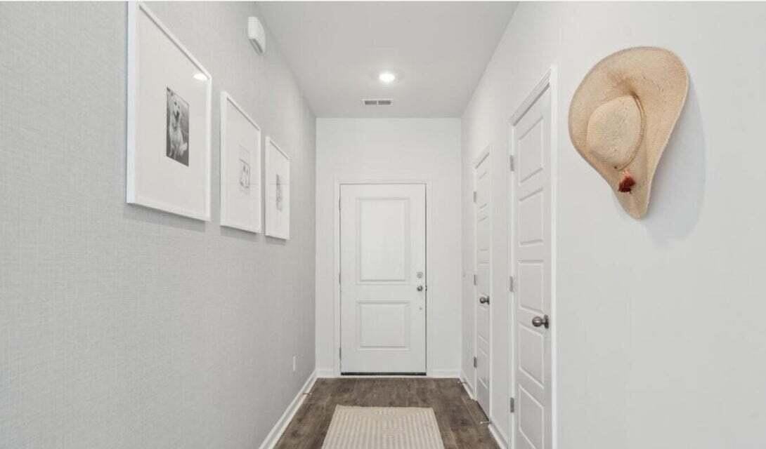 754 Ridgley Dr - Photo 2 of 23