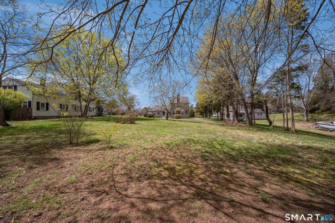 33 Hartford Ave - Photo 3 of 23