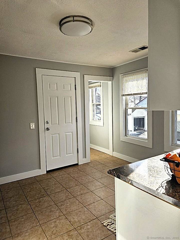 78 Harrison St - Photo 7 of 20