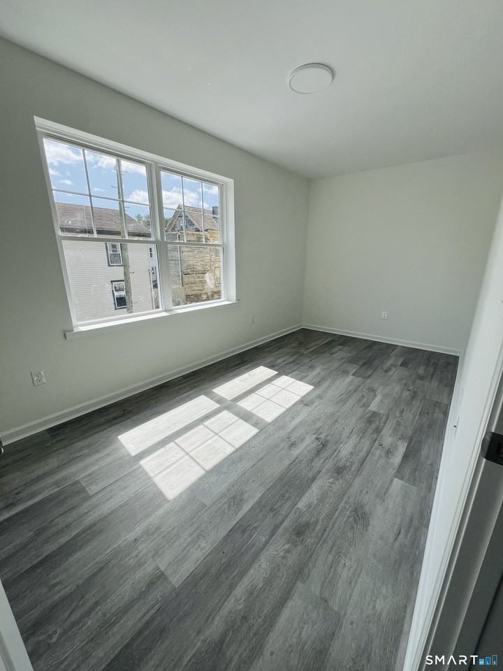 27 Pearl St #4 - Photo 5 of 7