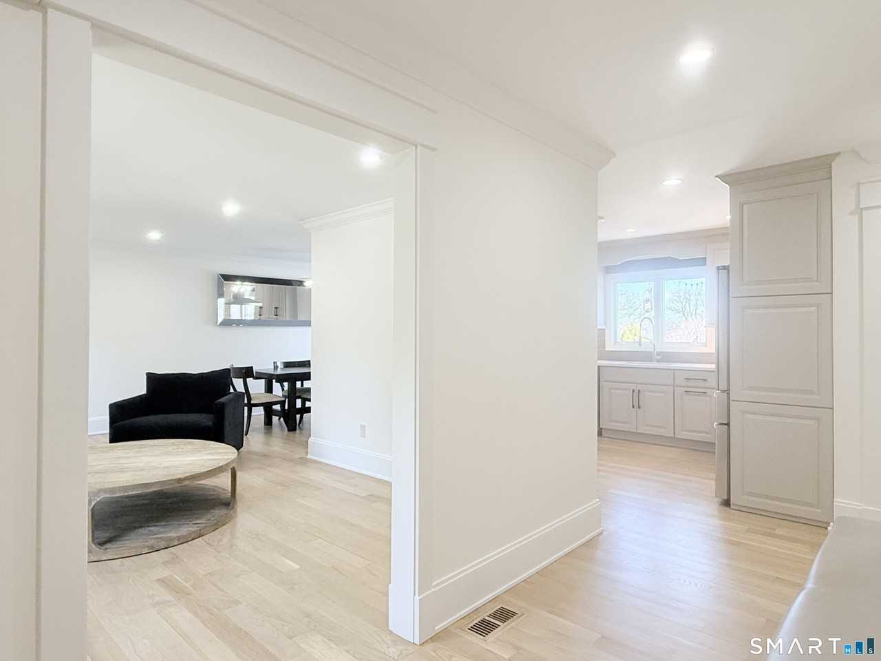 49 Spring Hill Ave - Photo 4 of 27