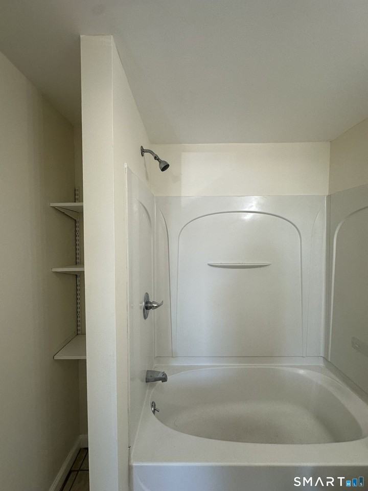 42 Jefferson Ave - Photo 4 of 13
