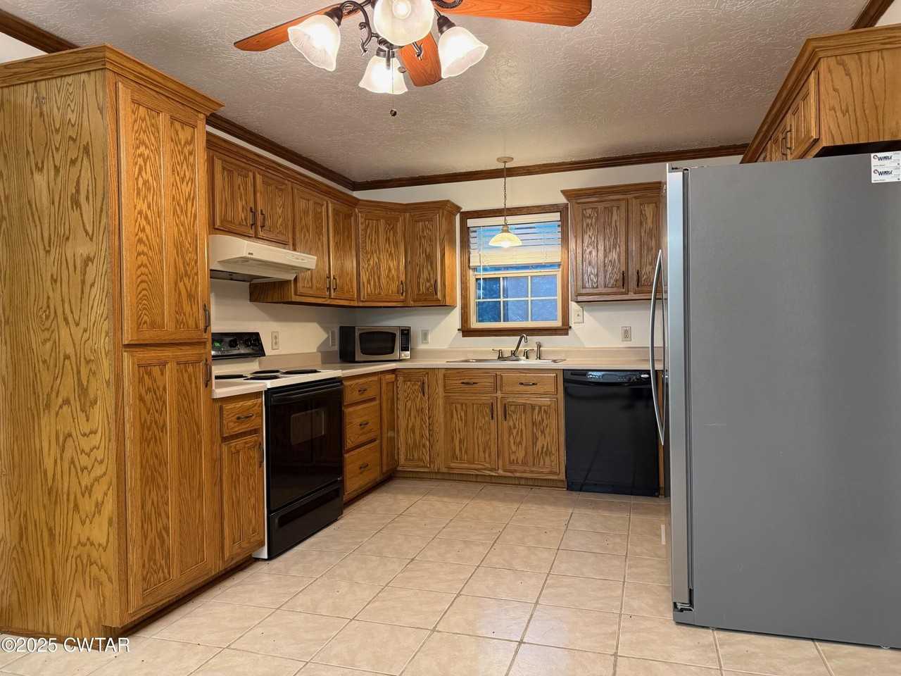 415 Richardson Hill Rd - Photo 6 of 17