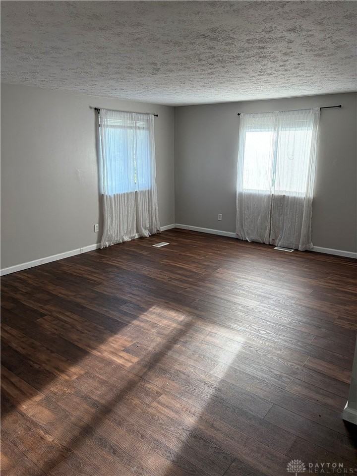 1670 Villa South Dr - Photo 3 of 13