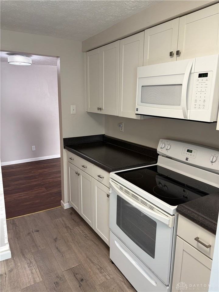 1670 Villa South Dr - Photo 6 of 13