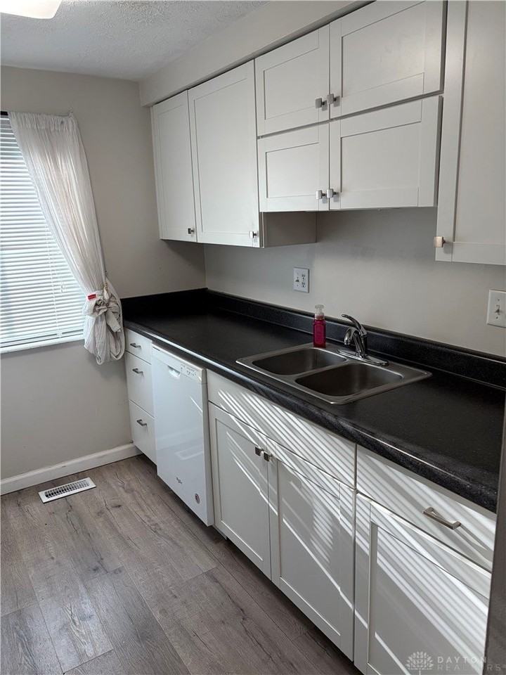 1670 Villa South Dr - Photo 7 of 13
