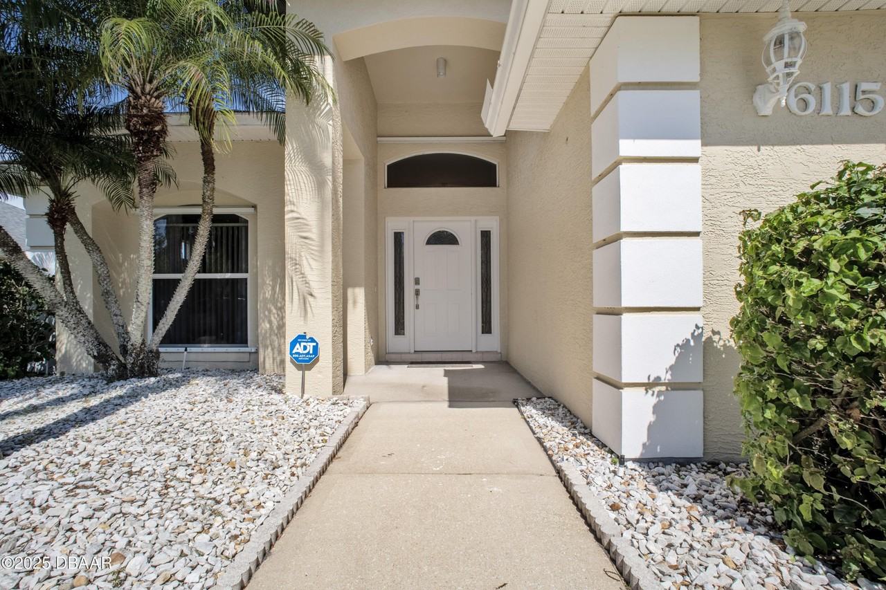 6115 Sabal Point Cir - Photo 2 of 43