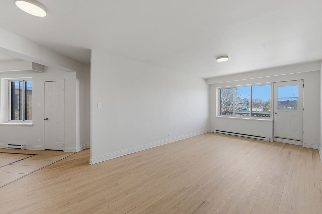 575 Av Glengarry - Photo 2 of 26