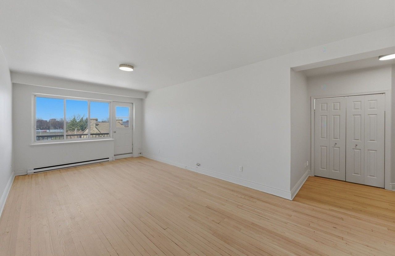 575 Av Glengarry - Photo 4 of 26