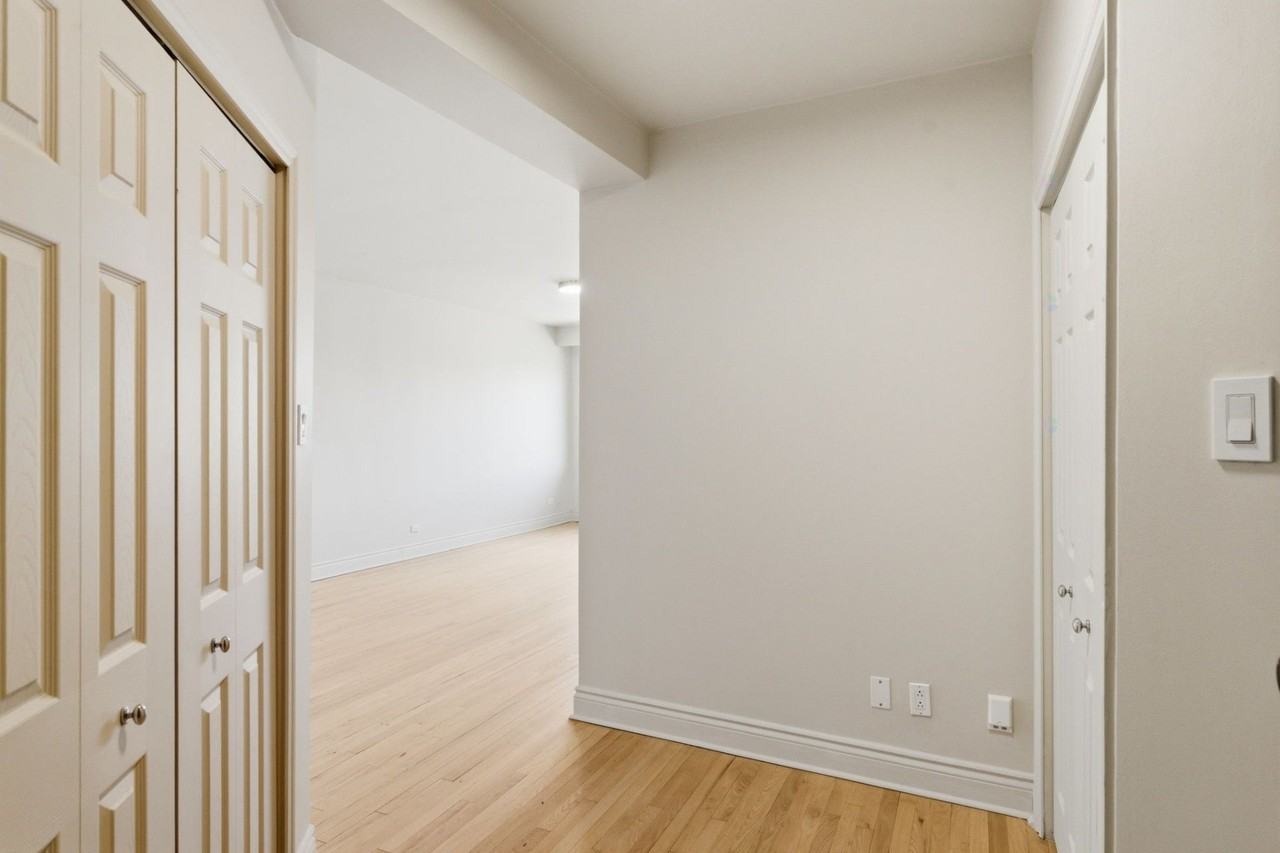 575 Av Glengarry - Photo 5 of 26