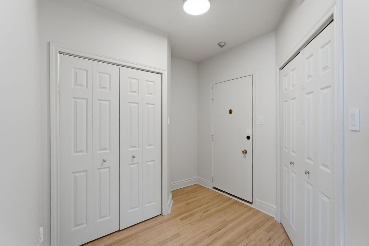 575 Av Glengarry - Photo 6 of 26