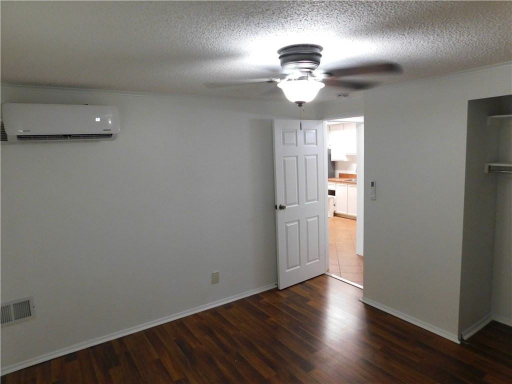 557 7th Pl - Photo 6 of 12